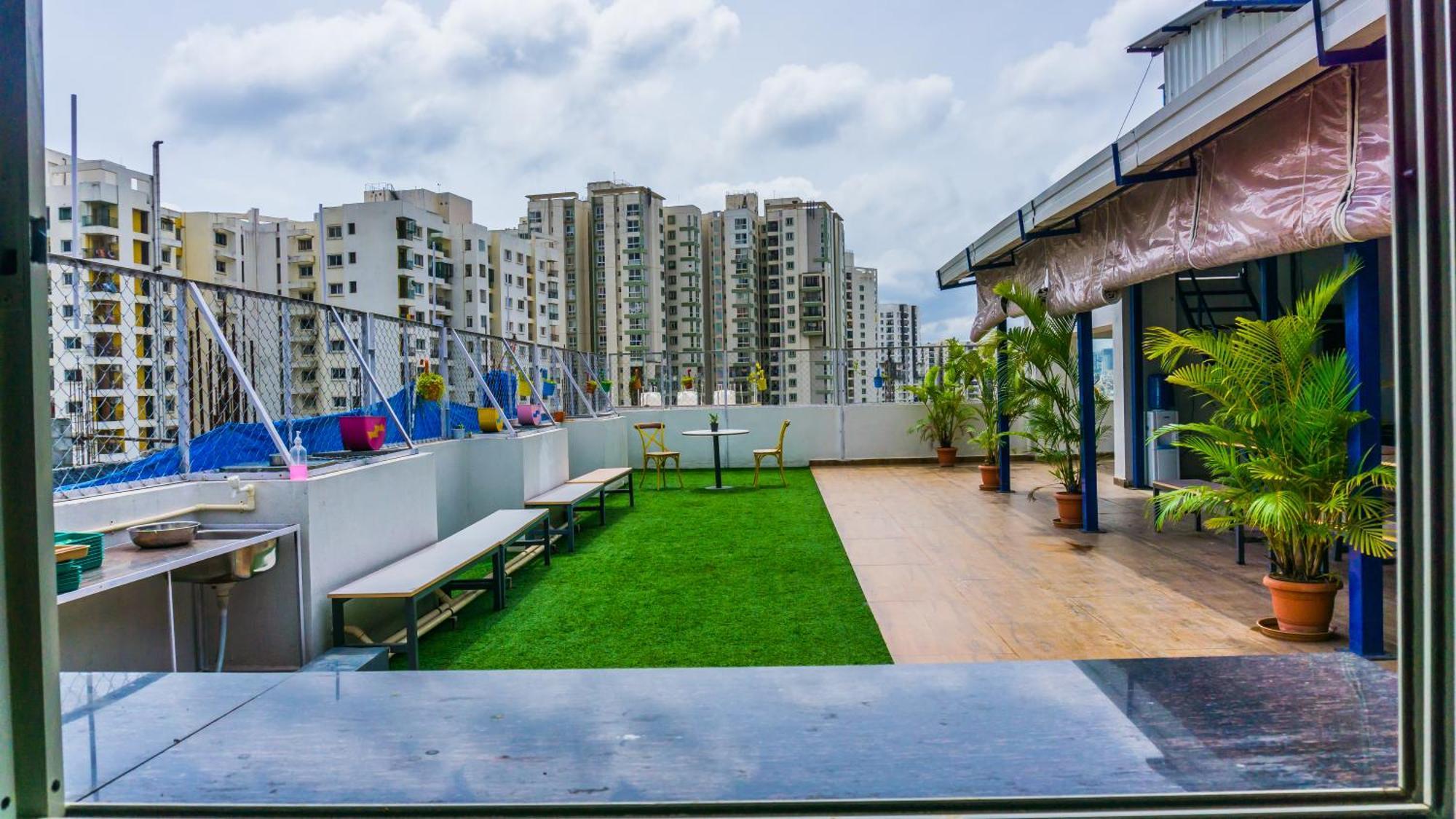 Aparthotel Local Colive Sarjapur Bangalore Exterior foto